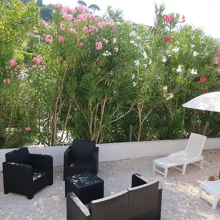 Le Petit Paradis Holiday home *